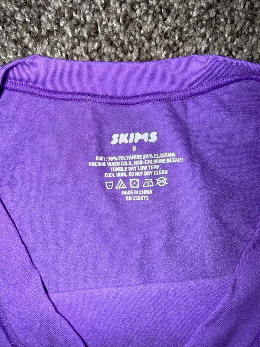 SKIMS Fits Everybody Super Cropped T-Shirt Size S Purple - Picture 2 of 3